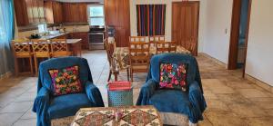 Χώρος καθιστικού στο Ocean Front Villa with Pool, Private Beach and Dock