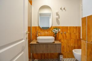 A bathroom at Daplace - La Mongolfiera Rooms in Navona