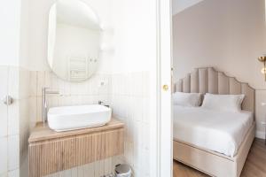 A bathroom at Daplace - La Mongolfiera Rooms in Navona