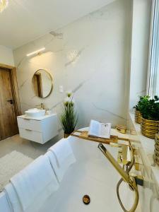 Ένα ή περισσότερα κρεβάτια σε δωμάτιο στο Apartament Krynica-Zdrój - Powroźnik - Dom na wzgórzu - House on the hill