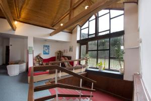 Ruang duduk di Hotel Harrachov Inn