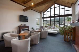Ruang duduk di Hotel Harrachov Inn
