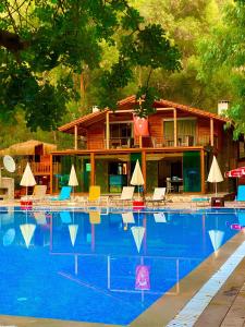 Bazén v ubytování Gizli Cennet Villages Hotel nebo v jeho okolí
