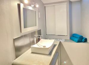 Zdjęcie z galerii obiektu La ciotat : Superbe appartement proche du port w mieście La Ciotat