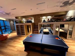 Biliár nebo kulečník v ubytování Nomad Live Hostel