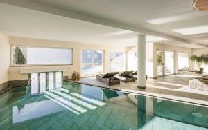 Bazén v ubytování Hotel Mitterplatt (Schenna Resort) nebo v jeho okolí