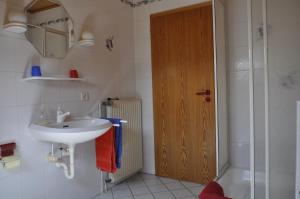 Ein Badezimmer in der Unterkunft Ferienwohnung Anna Scheid