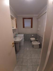 Bilik mandi di Casa vacanze Rosy