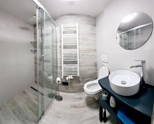 Koupelna v ubytování Apartmán Pod Ledovcem + 34 fotografií