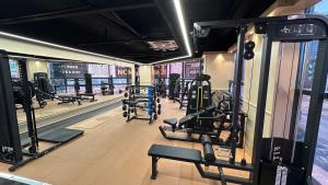 Fitness centrum a/nebo fitness zařízení v ubytování Nomad Live Hostel