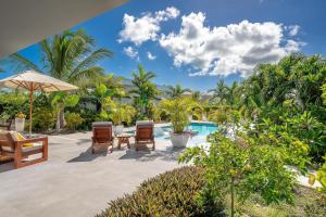The swimming pool at or close to White Villas - Romantic Getaway - Oceanside Large Modern Studio with Pool, 500ft from Long Bay Beach