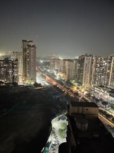 Nespecifikovaný výhled na destinaci Noida nebo výhled na město při pohledu z apartmánu + 5 fotografií