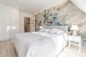 Posteľ alebo postele v izbe v ubytovaní Gąsienica Apartamenty Queen