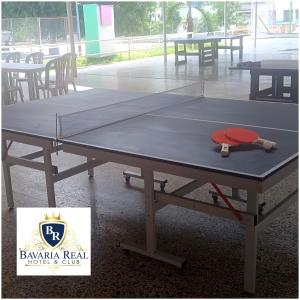 Stolní tenis v ubytování Bavaria Real Hotel & Club nebo okolí