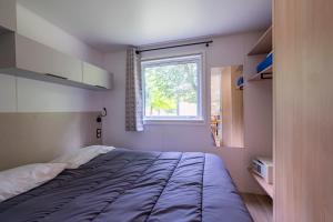 Postel nebo postele na pokoji v ubytování Camping Paradis Val de Coise