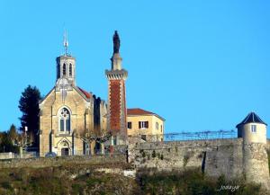 an old church with a brick chimney on top of a wall at Appartement L'escale à Vienne in Vienne