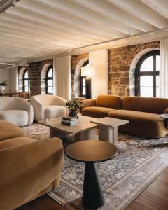 Posezení v ubytování Saint Sulpice Lofts by Bakan - Old Montreal