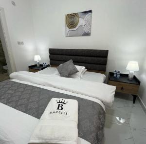 Bareeq Rest House客房内的一张或多张床位