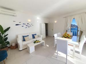 A seating area at Pagliarulo Complex by AMALFIVACATION