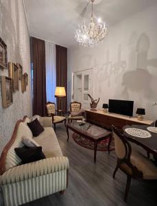 Ruang duduk di Csaky palace 111