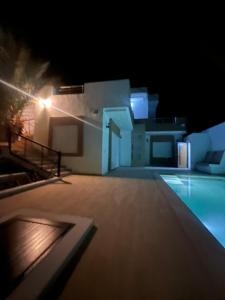 a view of a swimming pool at night at Villa Léann in Mezraya