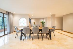 a dining room with a table and chairs at Provenza Lux Apartment l Guest Friendly l Fast Wifi l 9 Guest in Medellín
