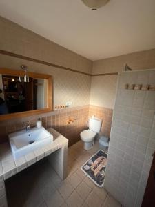 a bathroom with a sink and a toilet at Villa Antaquira in Antequera