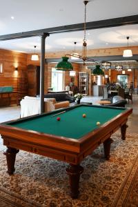 a billiard table in a living room with at Domaine des Agapanthes Chambres d'hôtes et Spa in Épreville