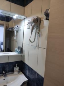 Koupelna v ubytování Akrotiri rooms