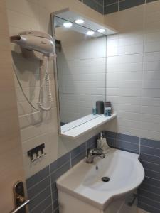 Koupelna v ubytování Akrotiri rooms