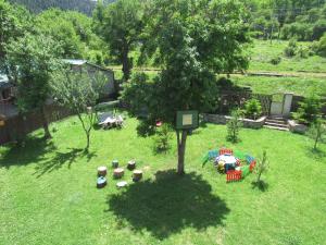 Κήπος έξω από το Village Tsemi, Private house