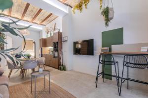 a living room with chairs and a table at GREEN&FRESH Apartament in Valencia