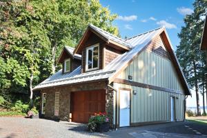 Φωτογραφία από το άλμπουμ του Buckley Bay Beach House σε Courtenay