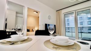 Μια τηλεόραση ή/και κέντρο ψυχαγωγίας στο Apartamenty Jurowiecka 13