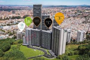 an aerial view of a city with buildings with arrow signs at AH/ Loft panorámico Industrial, Wifi350Mg, Usaquén in Bogotá