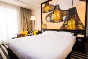 Tempat tidur dalam kamar di Simon Hotel