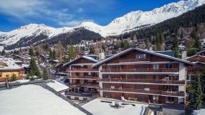 Nespecifikovaný výhled na hory nebo výhled na hory při pohledu z hotelu