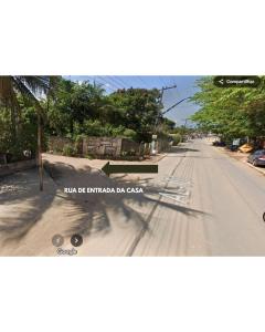 a picture of a street with a sign on the road at Casa de Praia na rota de Milagres - Praia de Marceneiro in Passo de Camarajibe