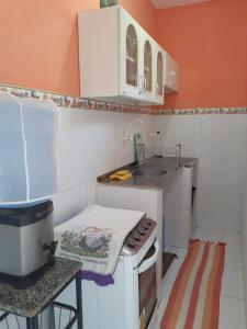 a small kitchen with a sink and a stove at Casa de Praia na rota de Milagres - Praia de Marceneiro in Passo de Camarajibe +3 photos