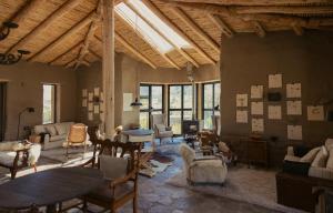 a large living room with a table and chairs at PUQIO by Andean in Yanque
