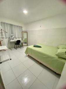 a bedroom with a bed and a desk in it at Casa Aconchego Formosa em Praia de Formosa Cabedelo Paraíba in Cabedelo