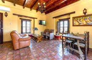 A television and/or entertainment centre at Castle Tower apartment in rural holiday park 'Picasso'