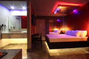 Una cama o camas en una habitación de Misk Motel