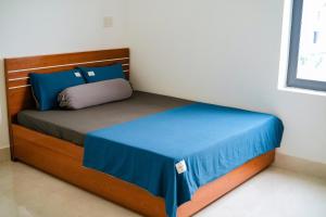 Postel nebo postele na pokoji v ubytování Hiếu Sang 68 Hostel & Villas Seaview Bến tàu Rạch Giá Harbor City