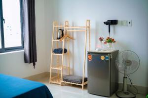 Postel nebo postele na pokoji v ubytování Hiếu Sang 68 Hostel & Villas Seaview Bến tàu Rạch Giá Harbor City