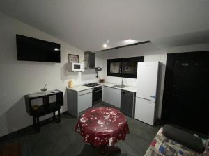 Kuchyň nebo kuchyňský kout v ubytování Apartaments en cadaques