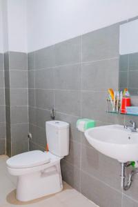 Koupelna v ubytování Hiếu Sang 68 Hostel & Villas Seaview Bến tàu Rạch Giá Harbor City
