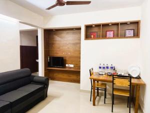 TV/trung tâm giải trí tại Classic Cochin Airport Hotel