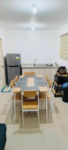 Køkken eller tekøkken på Davao Airport Holiday home- ALPA Rentals