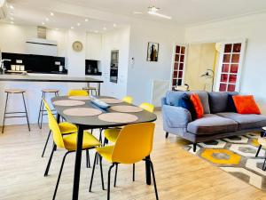 Kuchyň nebo kuchyňský kout v ubytování Appartement YELLOW proche de la gare de Perpignan